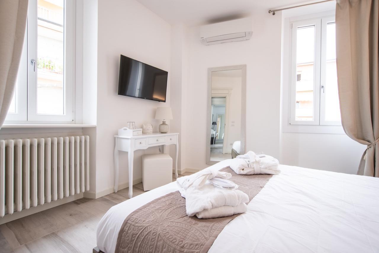 Residenza Elisa Bed and Breakfast Desenzano del Garda Exterior foto